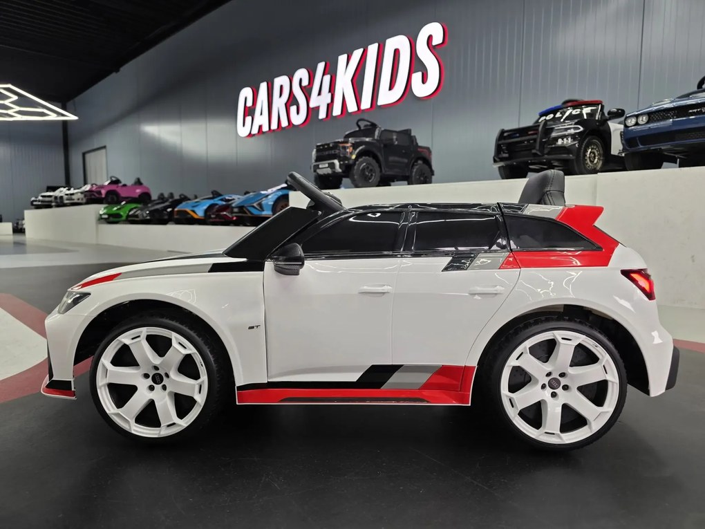 Carro elétrico infantil Audi RS6 Avant GT 12V 4x4 , telecomandado, pneus de EVA, assento em pele Branco