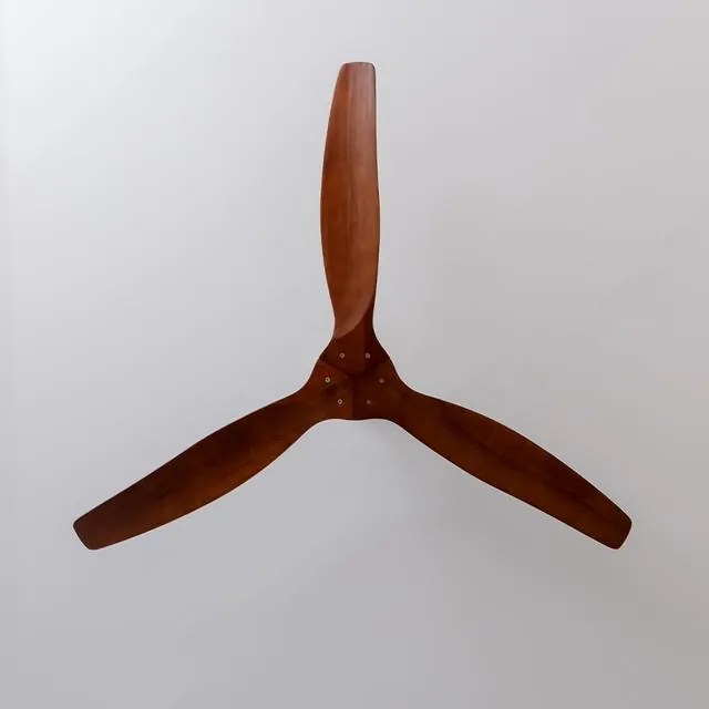 Ventoinha de teto EnergySilence Aero 5270 White&amp;BlackWood de 40 W e 52’’ com motor DC, controlo remoto