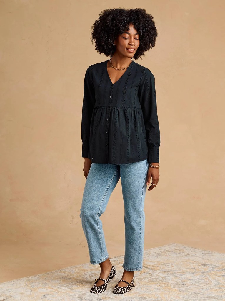 Blusa para gravidez e amamentação em bordado inglês ENVIE DE FRAISE. preto