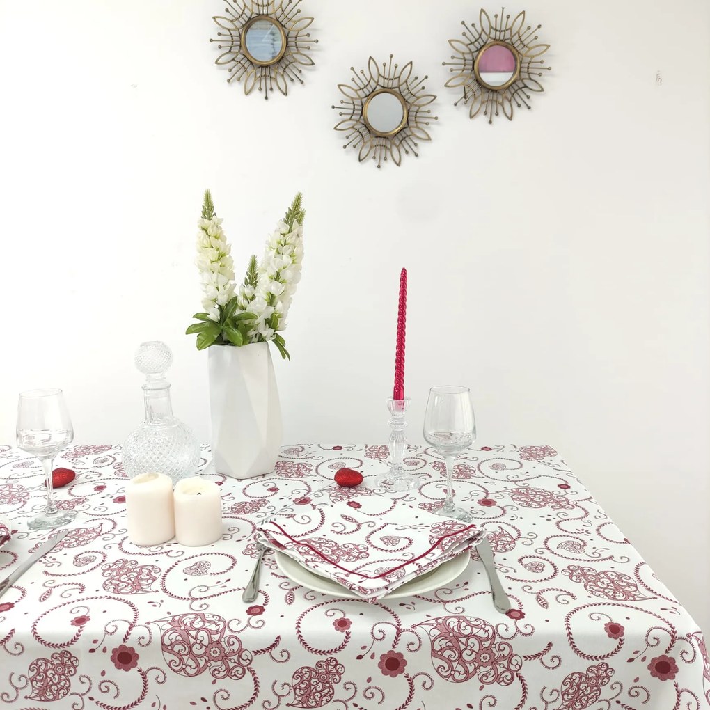 Toalha de Mesa Viana Red com Rolinho