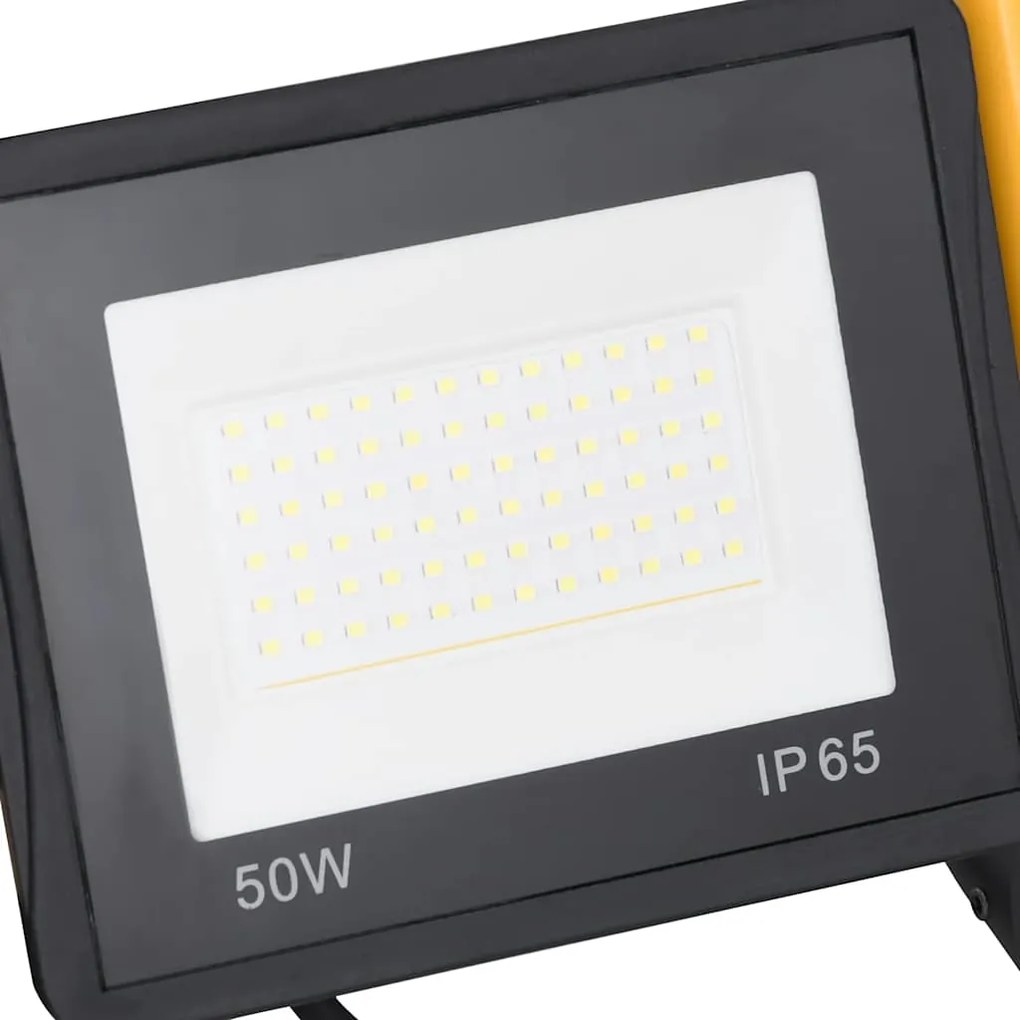 Projetor c/ iluminação LED e pega 50 W branco frio
