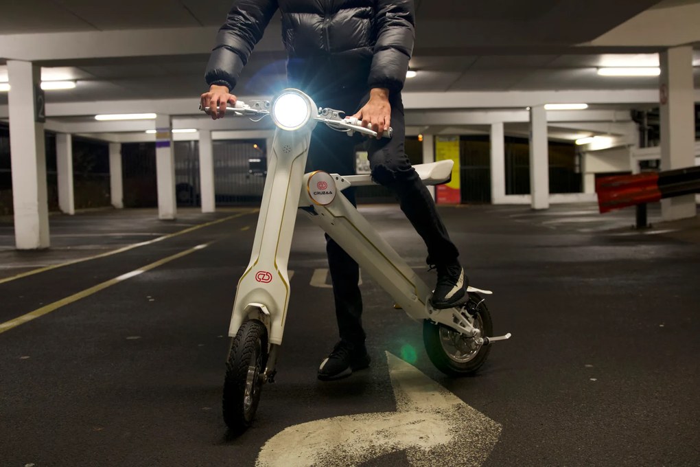 Trotinete Elétrica com Assento – Cruzaa PRO – Branco Racing – 45 km de