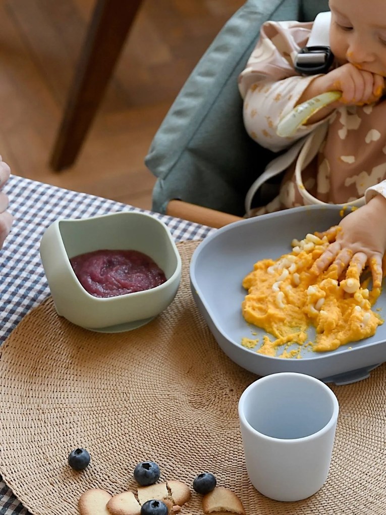 Taça em silicone Montessori, com ventosa, BEABA verde