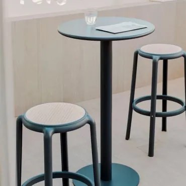 Conjunto De Mesa Alta Redonda Ø60 Cm Em Ferro Mizzi E 2 Bancos Altos De Jardim Em Polipropileno Omara Cinza Grafito - Sklum