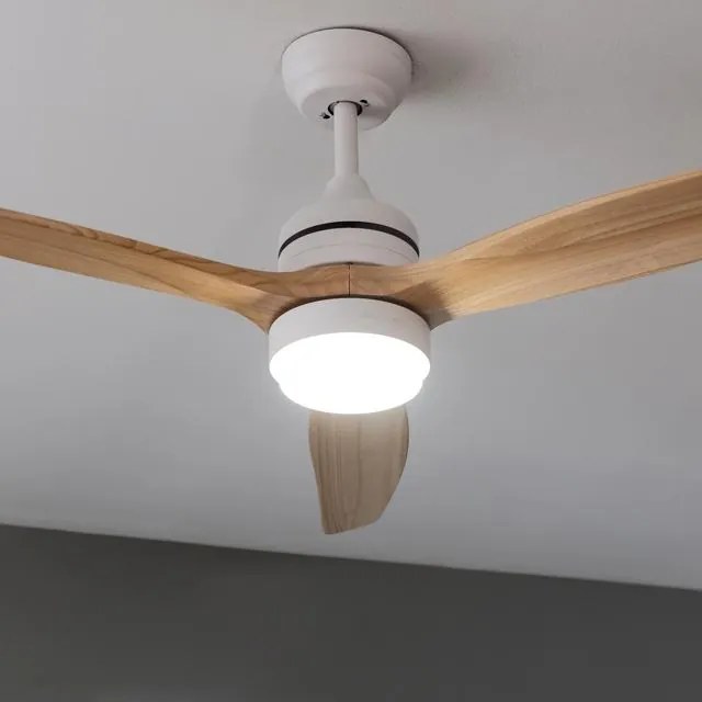 Ventoinha de teto EnergySilence Aero 5275 WhiteWood  de 40 W e 52’’ com motor DC, luz LED, dupla altura, controlo remoto