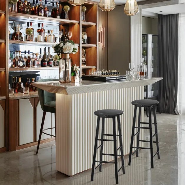 Conjunto de 2 bancos altos de mármore sintético rústico para bar Cadeiras altas com assento redondo para sala de jantar com apoio para os pés para bar