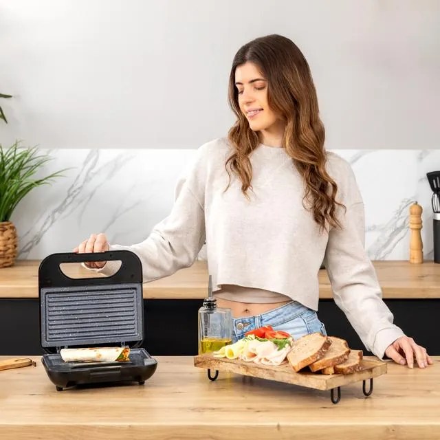 Tostadeira Rock'nToast Grill + com acabamentos em aço inoxidável e 800 W de potência