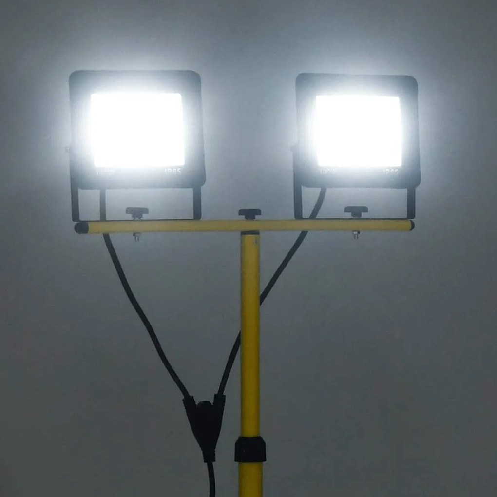 Projetor c/ iluminação LED e tripé 2x100 W branco frio