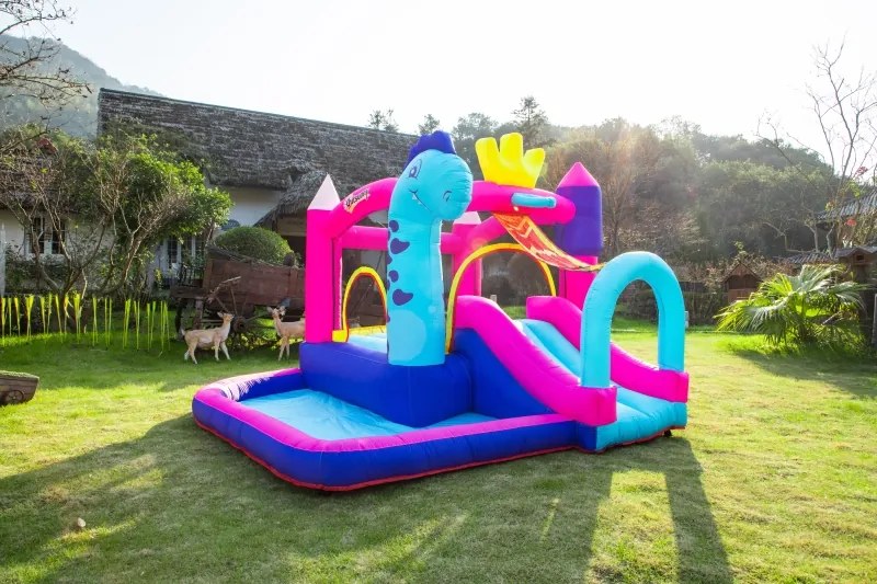 Castelo Insuflável com Escorrega Trampolim Piscina e Cesta de para Crianças acima de 3 Anos Inclui Inflador e Bolsa de Transporte para Interior e Exterior 300x270x200cm Multicor