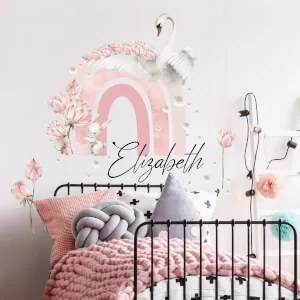 Autocolante com nome para menina - Arco-íris com cisne e flores
