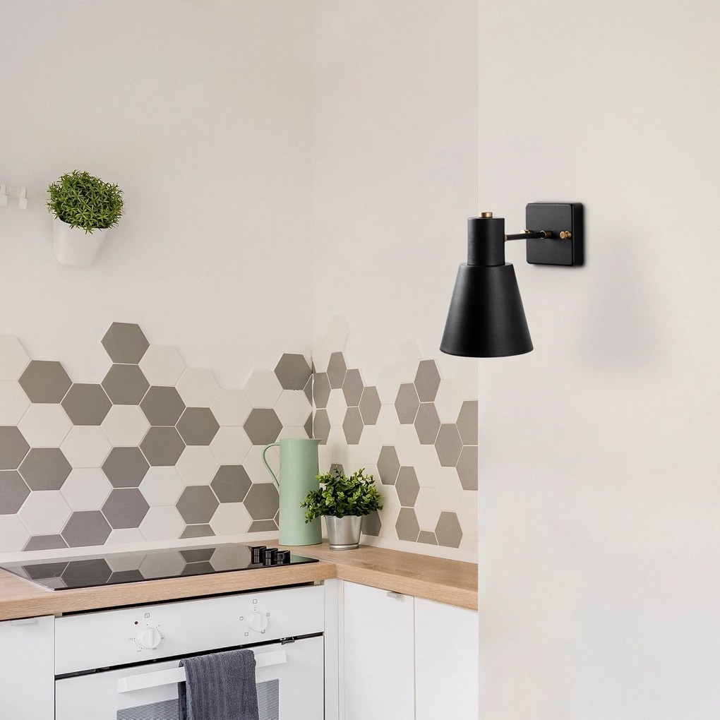 Candeeiro de Parede Funnel – Preto e Dourado – 14 x 24 x 21 cm