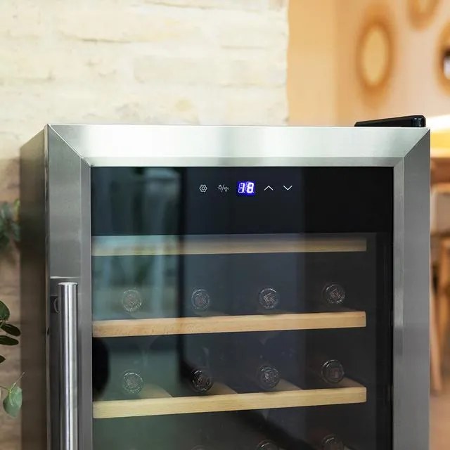 Refrigerador garrafeira de vinho Cecotec GrandSommelier 24000 Inox de 24 garrafas, compressor, alto desempenho garantido, temperatura ajustável
