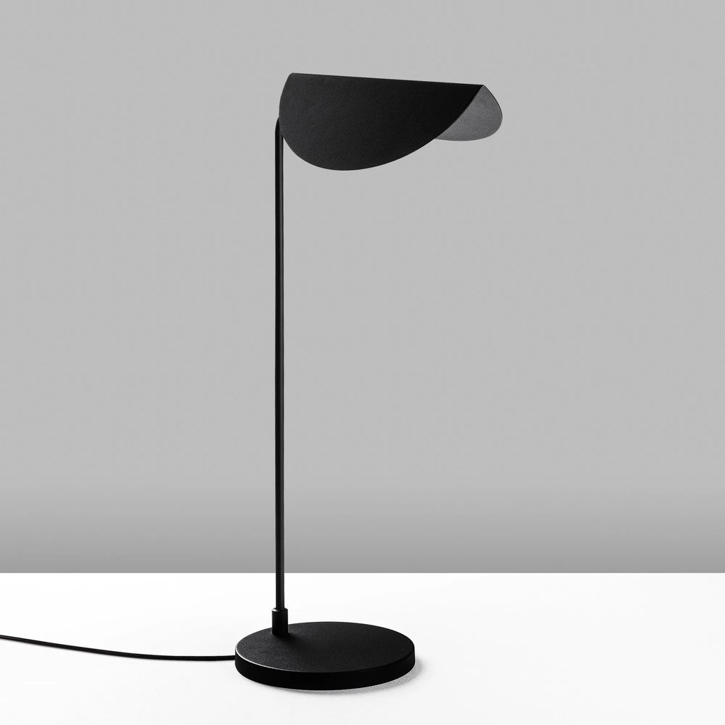 Candeeiro de Mesa Corner – Preto – 30 x 18 x 57 cm