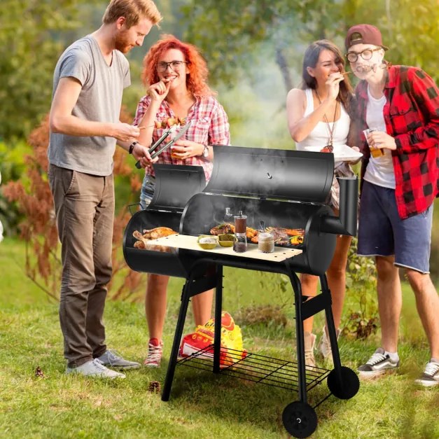 Grelhador a carvão para churrasco com prateleira lateral para fumeiro alças de madeira duas rodas 115 x 65 x 108 cm preto