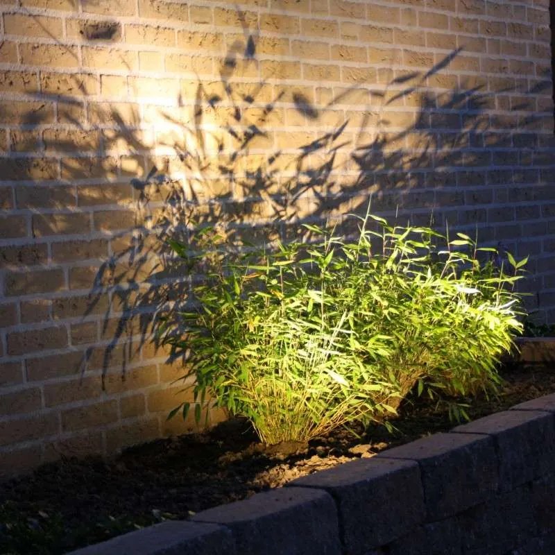 Conjunto de 4 projetores de jardim pretos com LED IP68 - Garly