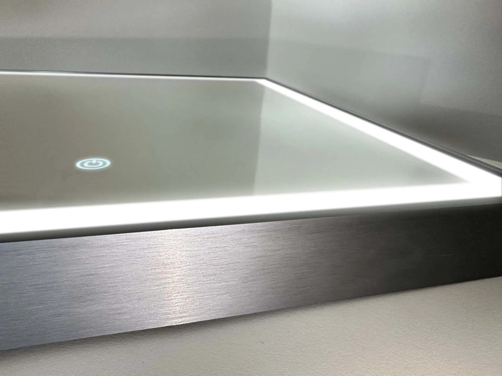 Espelho LED com moldura para casa de banho M3