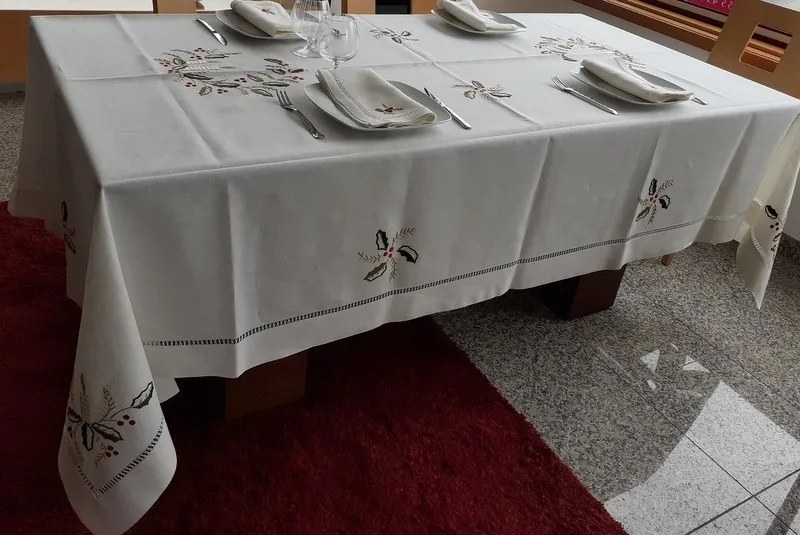 180x350 cm - Toalha de mesa de linho bordada a mão - Toalha de mesa de natal - Bordados da Lixa: Toalha de mesa bordada 180x350 cm + 12 guardanapos 50x50 cm bordados a jogo