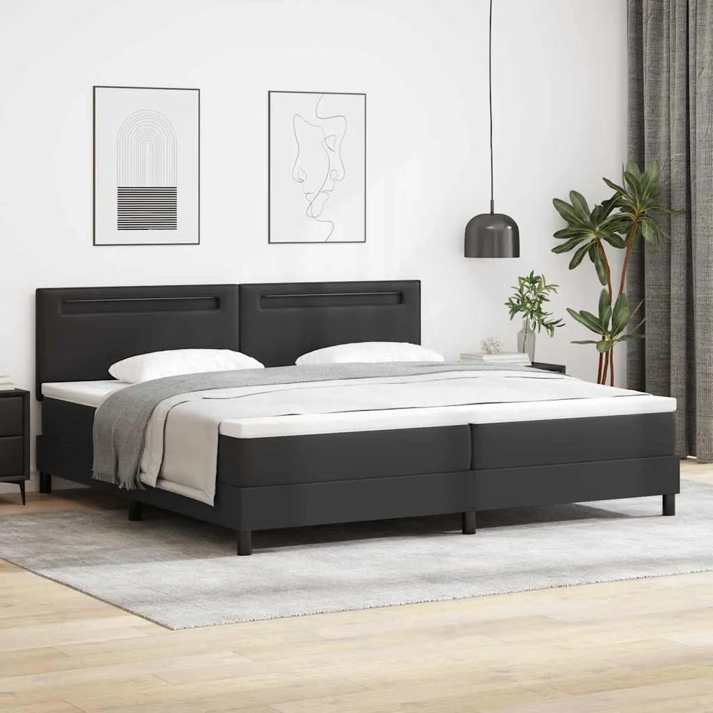 Cama Box Spring preta com colchão, 200 x 200 cm, em couro sintético.