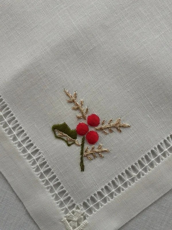Toalhas de mesa de linho bordada a mão - Toalha de mesa de natal - Bordados da Lixa: Toalha de mesa bordada 180x300 cm + 12 guardanapos 50x50 cm bordados a jogo
