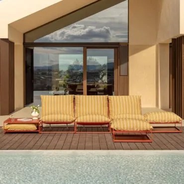 Conjunto De Jardim Com Sofá Modular De 3 Peças, Mesa Auxiliar E 2 Pufes Conversíveis Amaro Amarelo Mel - Vermelho Argila - Sklum