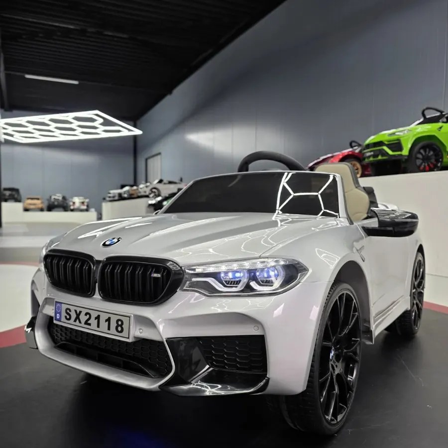 Carro elétrico para crianças BMW M5 24V Pneus EVA, Assento de couro sintético Cinza metálico