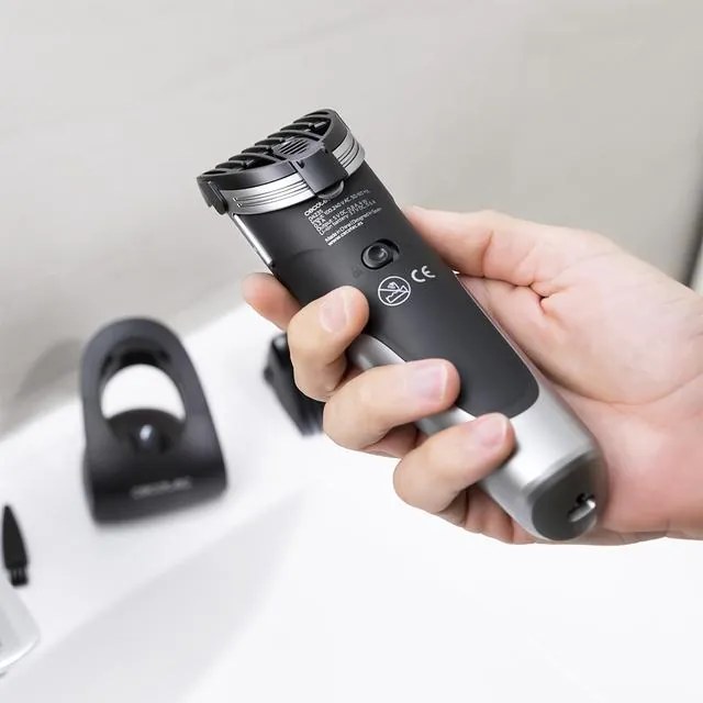 Aparador de cabelo PrecisionCare Titanium com lâmina de aço inoxidável revestida de titânio, bateria de lítio, autonomia de até 120 minutos, uso com e