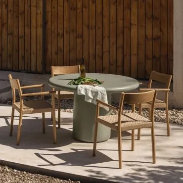 Conjunto De Mesa Redonda De 120 Cm Em Cimento Namara E 4 Cadeiras De Jardim Com Braços Em Madeira De Carvalho Mara Louro Verde - Sklum