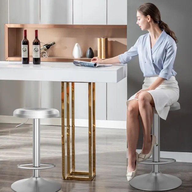 Banco bar giratório ajustável com apoio para os pés, alça e base em aço inoxidável de 82 cm para cozinha ou cafetaria, prateado