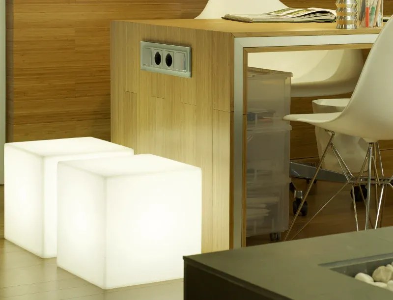 CUBO ILUMINADO CUBY 40 CM COM LUZ LED RGB SOLAR + BATERIA RECARREGÁVEL HOTEL, CASA, JARDIM, RESTAURANTE, BAR
