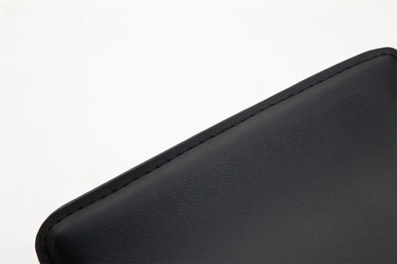 Banco de bar Dyn em couro sintético e com estrutura cromada 36 x 64-84 x 39 cm Preto