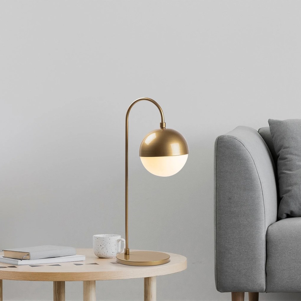 Candeeiro de Mesa Horn – Dourado – 18 x 25 x 53 cm