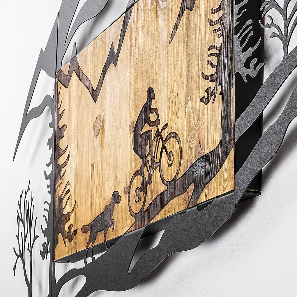 Acessório Decorativo de Parede Bicycle Riding in Nature 1 – Nogueira e