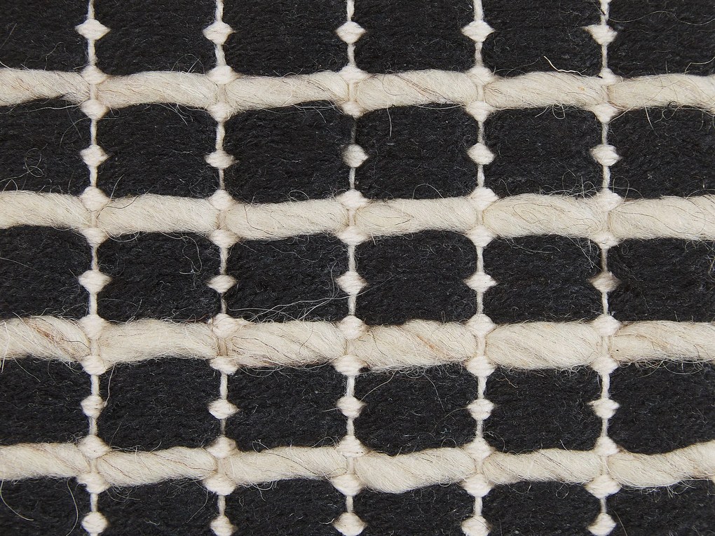 Almofada decorativa preto e branco 45 x 45 cm YONCALI Beliani