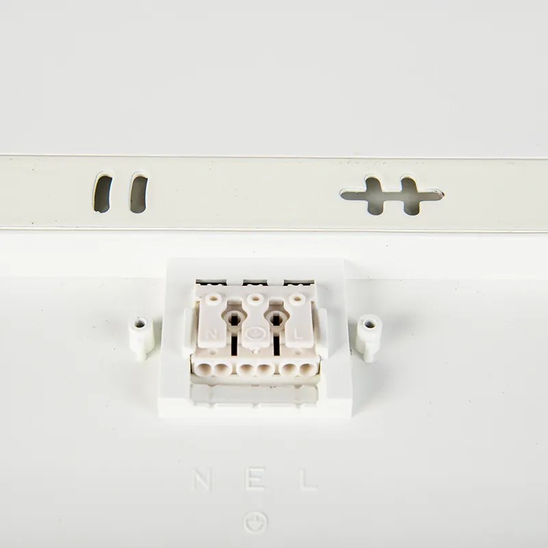 Candeeiro de teto quadrado moderno com LED - Plater Moderno