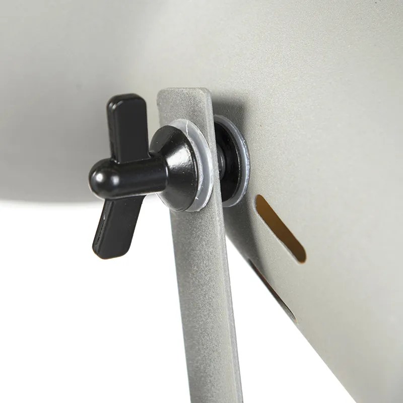 Candeeiro de pé industrial em tripé de madeira com cúpula cinzenta - Laos