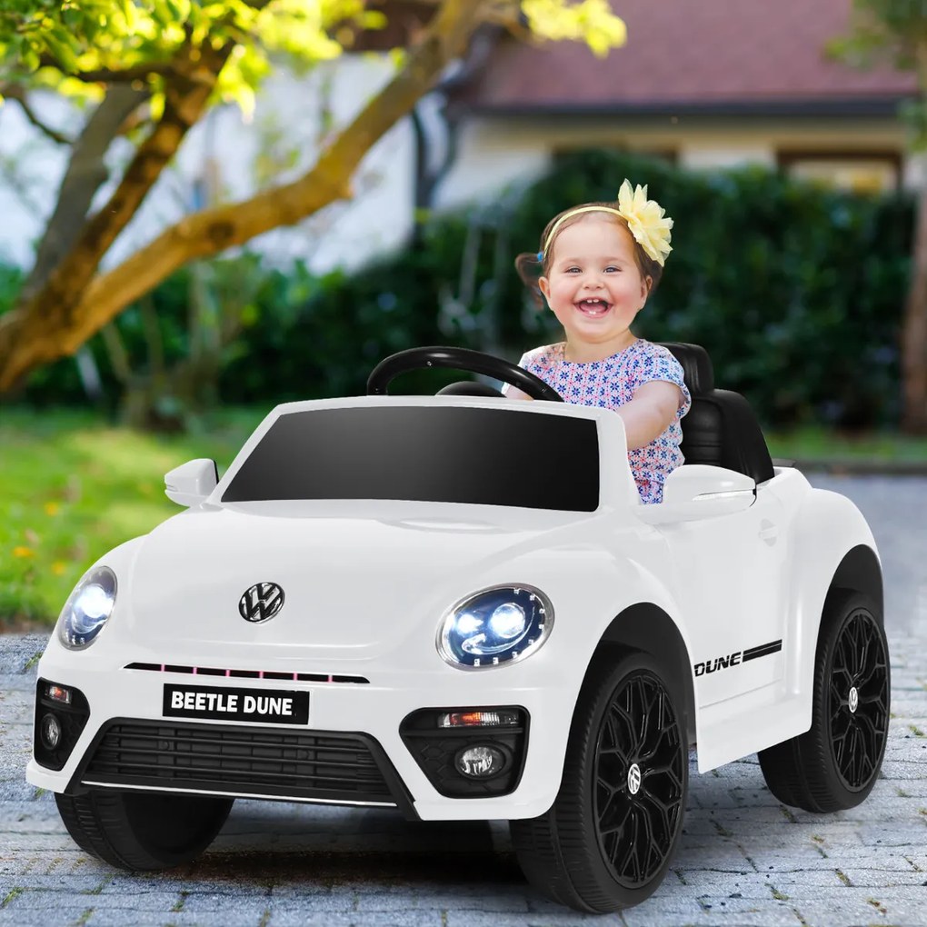 Carro elétrico Volkswagen Beetle para crianças Carro com bateria de 12V com luzes de controle remoto Veículo motorizado musical 95 x 56 x 47 cm Branco