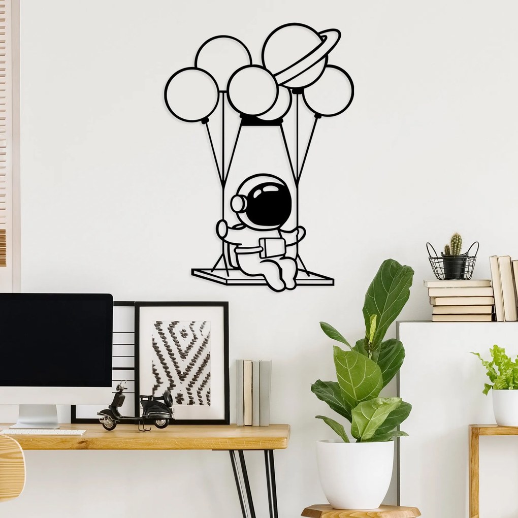 Acessório Decorativo de Parede em Metal Astronaut 1 – Preto – 44 x 70