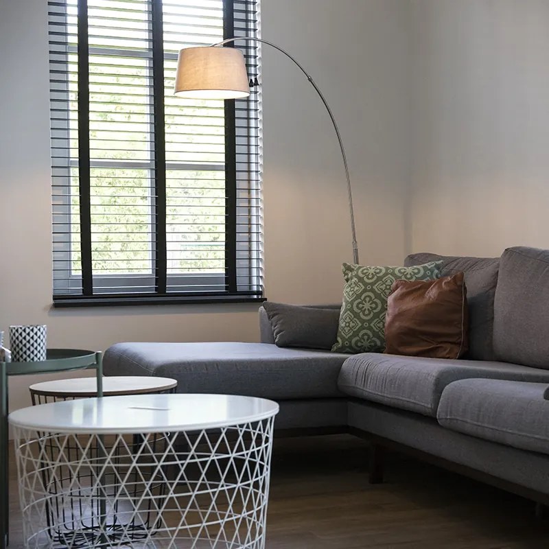 Candeeiro de pé arqueado moderno em aço com abajur de tecido branco - Arc Basic