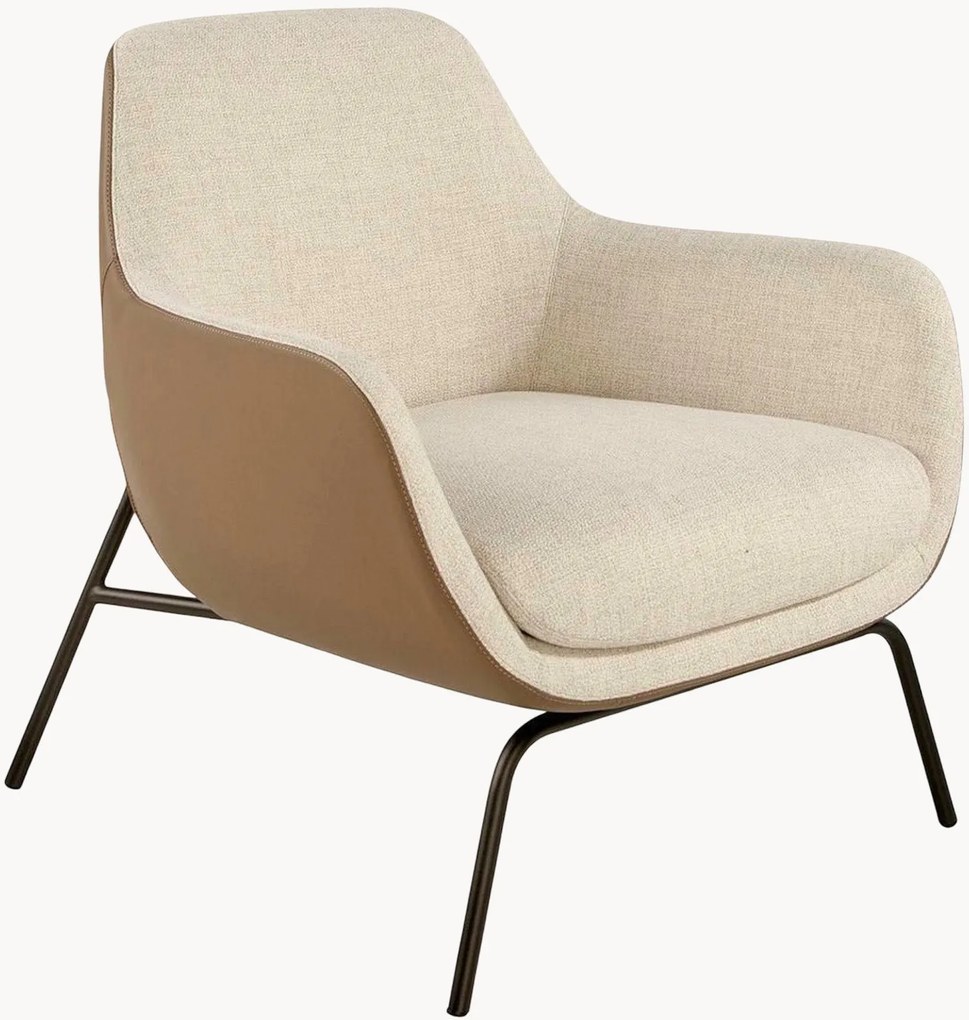 Poltrona estofada com encosto em couro sintético Eris