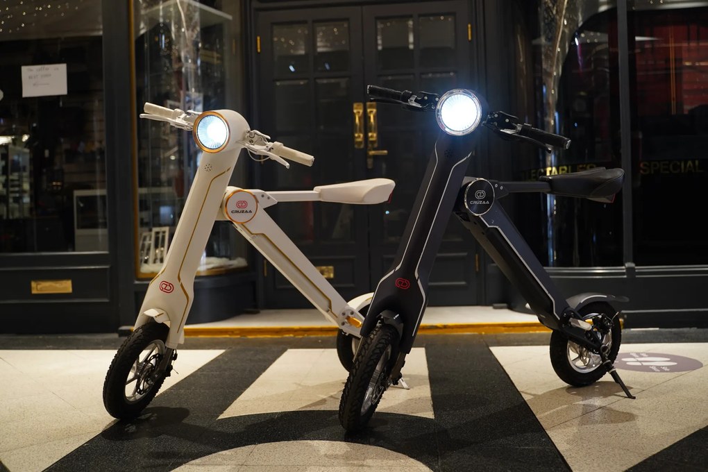 Trotinete Elétrica com Assento – Cruzaa PRO – Branco Racing – 45 km de