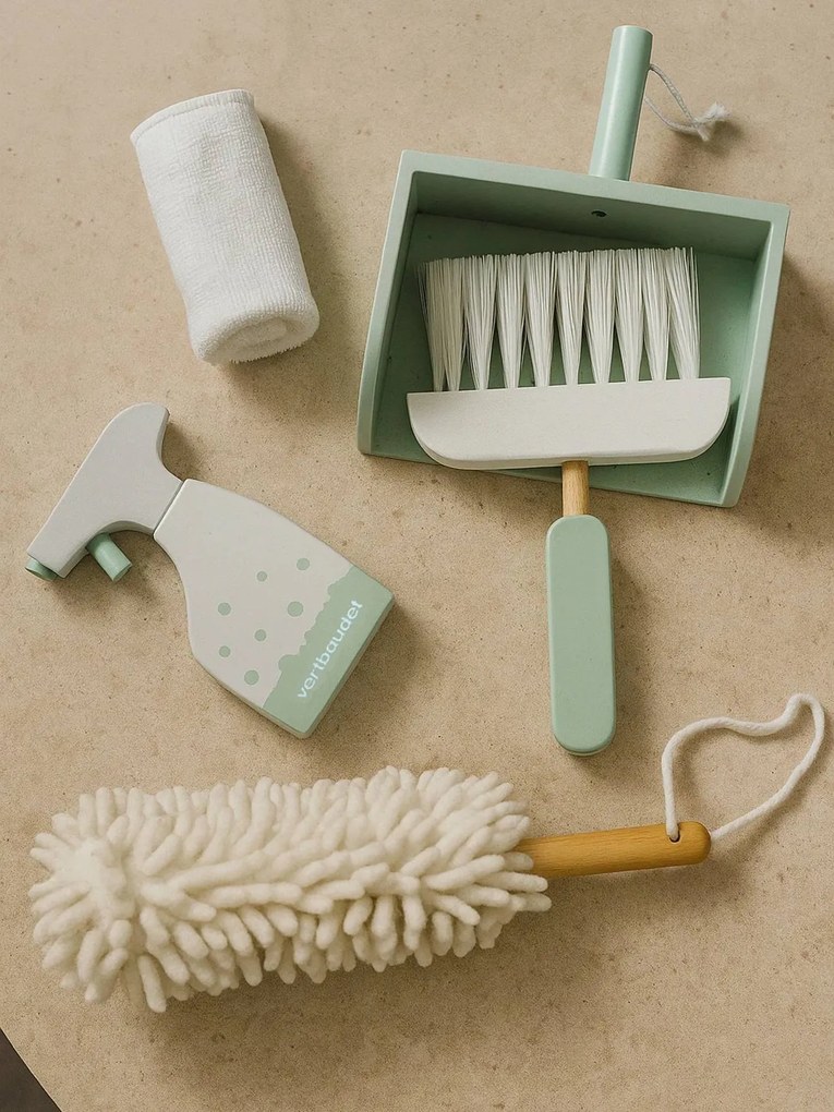 Conjunto de limpeza em madeira FSC®  verde