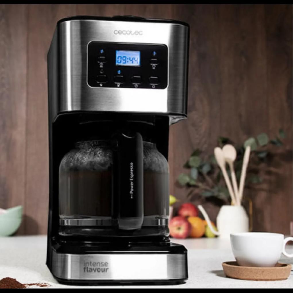 Máquina de café de filtro Coffee 66 Smart para 12 chávenas, com acabamentos em aço inoxidável e intensificador de aroma