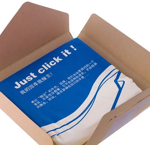 Colcha para Almofada com Tecla de Computador - Vermelho