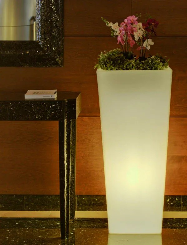 VASO ALTO MELISA 40 (90 CM) COM LUZ LED RGB SOLAR + BATERIA RECARREGÁVEL HOTEL, CASA, JARDIM, RESTAURANTE, BAR