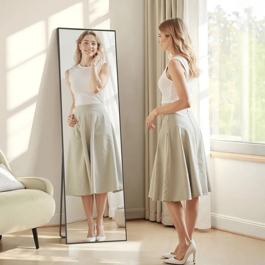 Espelho Pé retangular 160 x 50 cm de corpo inteiro com moldura resistente e Vidro temperado preto