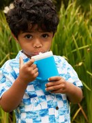 O meu primeiro copo Infantino azul