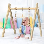 Ginásio para bebés com brinquedos para a dentição Desenvolvimento cerebral dobrável em madeira para crianças +3 meses 66 x 40 x 60 cm Natural