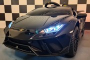 Carro infantil Lamborghini Huracan 12 volts com controlo remoto preto metálico