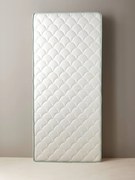 Colchão de criança com capa sem tratamento branco