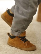 Botinhas em pele suave, com atacadores, para bebé, especial primeiros passos camelo